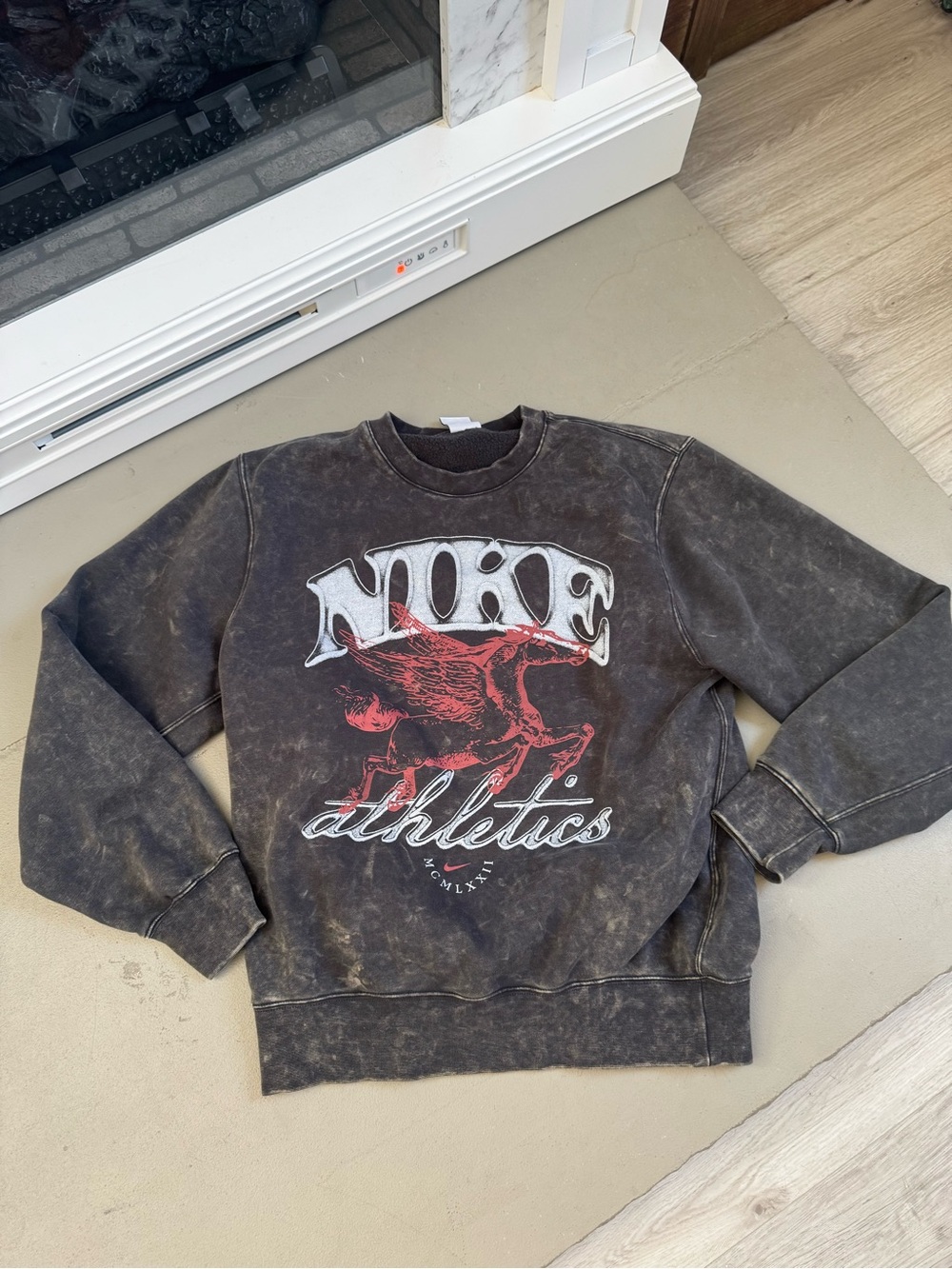 NWOT men’s Nike athletics sweatshirt size small